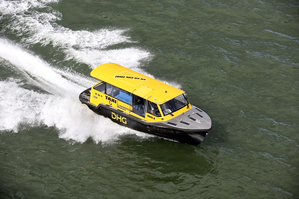 scheepvaart schip schepen hdr marine tanker containerschip offshore ferry sleepboot rotterdam transport maasvlakte europoort botlek rondvaart sar portlantis haven industrie